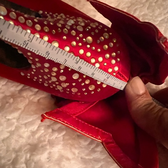 Red Heels - Picture 7 of 8